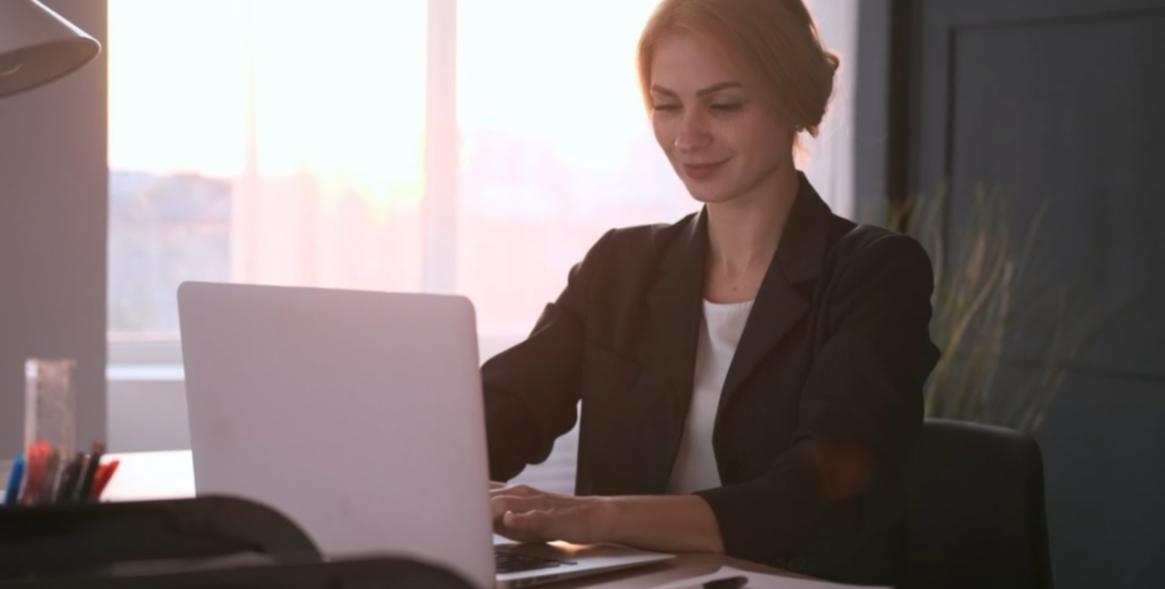 Interaktive Lernplattform auf verschiedenen Geräten